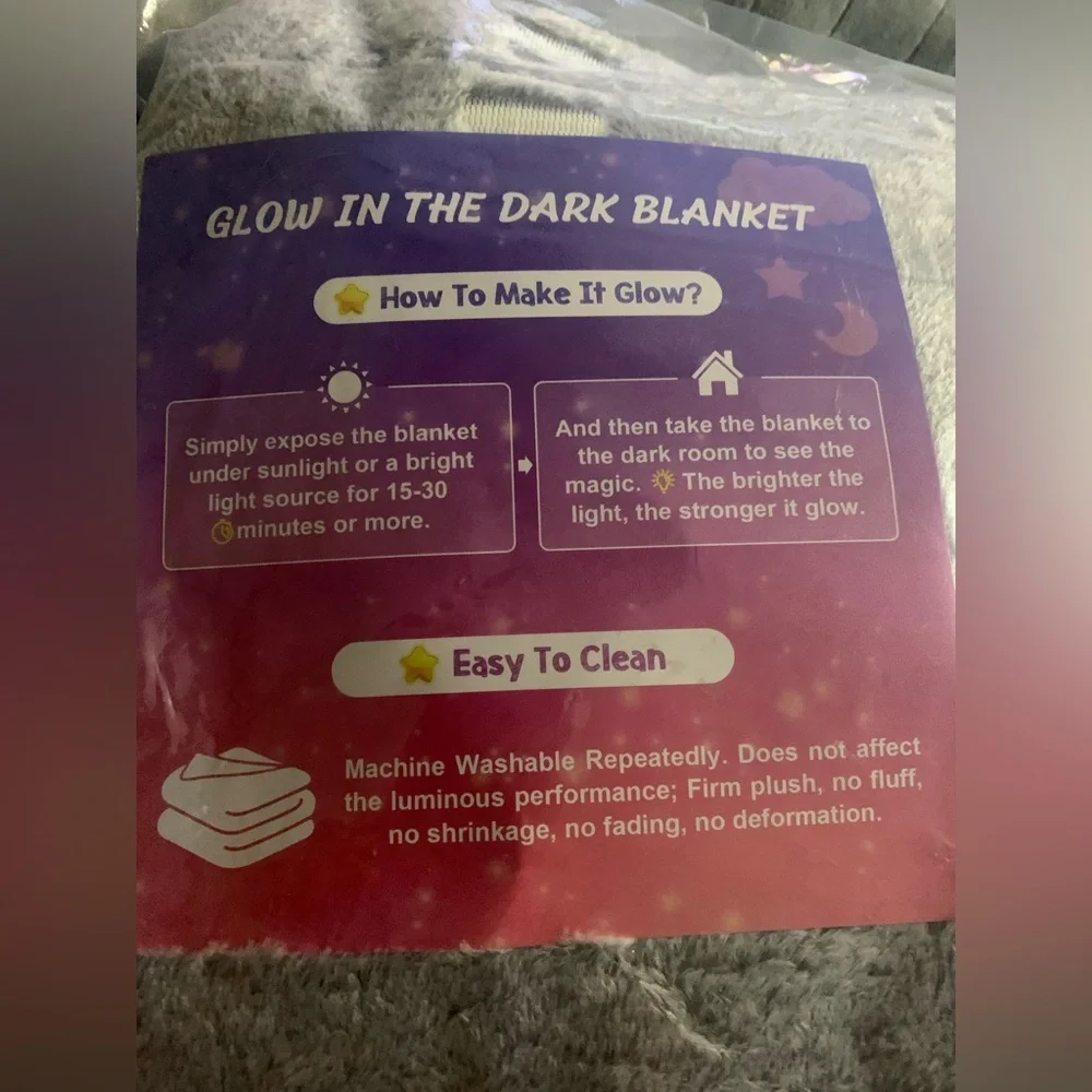 - Dinosaur Glow in The Dark throw Blanket 50x60